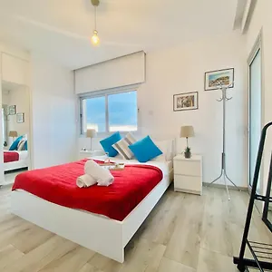 panoramic-seaside-getaway-2-br-penthouse.larnacahotels.org/